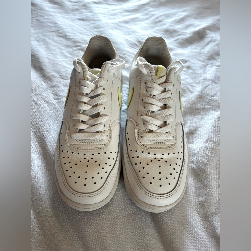 woman’s NIKE court white Light Zitron